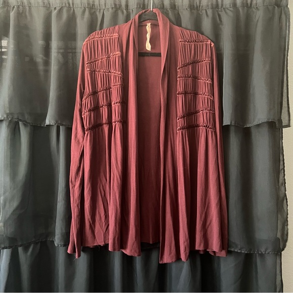 Flouncy maroon cardigan - Picture 2 of 4